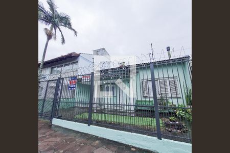 Casa à venda com 120m², 3 quartos e 5 vagas Casa à venda com 120m², 3 quartos e 5 vagasFachada da casa