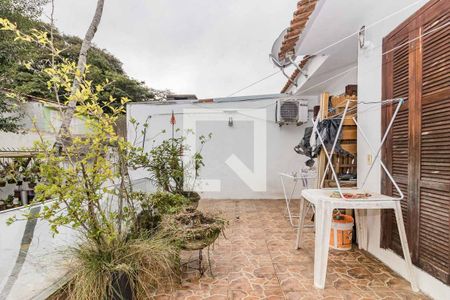 Casa de condomínio à venda com 220m², 3 quartos e 1 vaga Casa de condomínio à venda com 220m², 3 quartos e 1 vagaÁrea comum