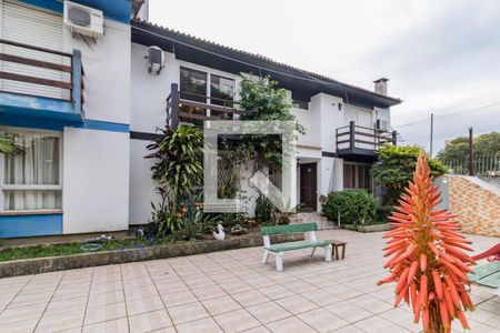 Casa de condomínio à venda com 220m², 3 quartos e 1 vaga Casa de condomínio à venda com 220m², 3 quartos e 1 vagaFachada