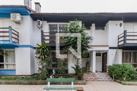 Casa de condomínio à venda com 220m², 3 quartos e 1 vaga Casa de condomínio à venda com 220m², 3 quartos e 1 vagaFachada