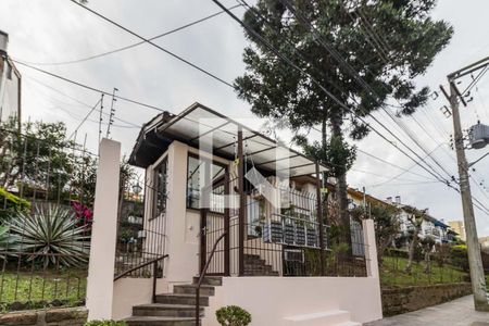 Casa de condomínio à venda com 220m², 3 quartos e 1 vaga Casa de condomínio à venda com 220m², 3 quartos e 1 vagaFachada