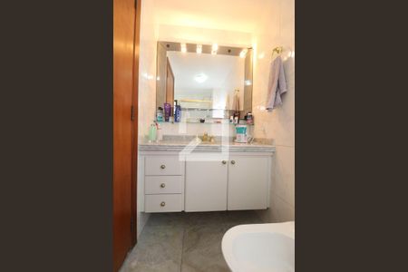 Apartamento à venda com 144m², 3 quartos e 3 vagasBanheiro da Suíte 1