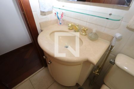 Apartamento à venda com 144m², 3 quartos e 3 vagasBanheiro da Suíte 2