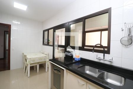 Apartamento à venda com 144m², 3 quartos e 3 vagasCozinha - Armários