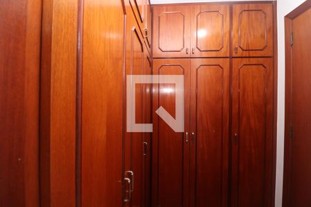 Apartamento à venda com 144m², 3 quartos e 3 vagasSuíte 2 - Armários