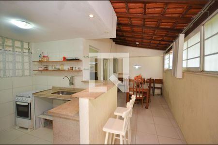 Sala de casa para alugar com 2 quartos, 50m² em Cantagalo, Niterói