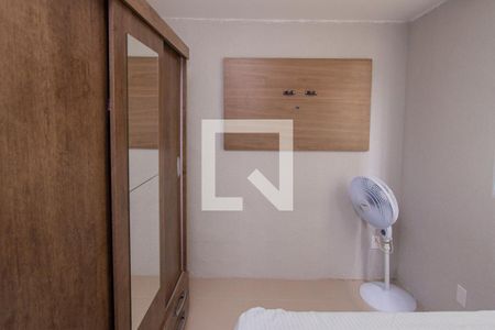 Quarto 1 de apartamento para alugar com 2 quartos, 42m² em Mário Quintana, Porto Alegre
