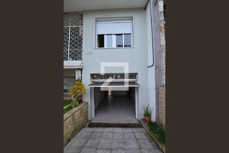 Casa à venda com 250m², 4 quartos e 2 vagasFachada