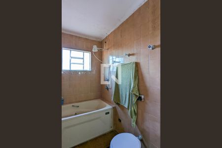 Casa à venda com 179m², 3 quartos e 2 vagasBanheiro da suíte