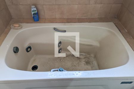 Casa à venda com 179m², 3 quartos e 2 vagasBanheiro da suíte