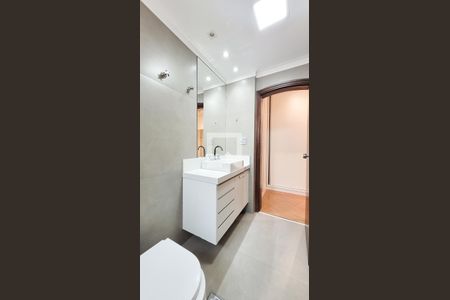 Apartamento à venda com 112m², 3 quartos e 2 vagas Apartamento à venda com 112m², 3 quartos e 2 vagasBanheiro da suíte
