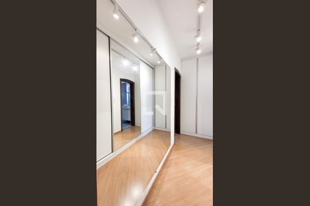 Apartamento à venda com 112m², 3 quartos e 2 vagas Apartamento à venda com 112m², 3 quartos e 2 vagasCloset da suíte