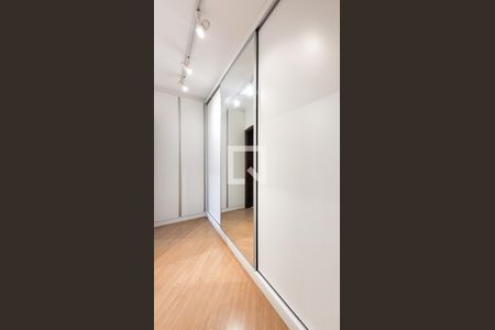 Apartamento à venda com 112m², 3 quartos e 2 vagas Apartamento à venda com 112m², 3 quartos e 2 vagasCloset da suíte