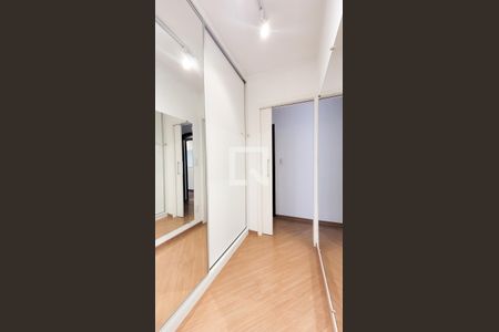 Apartamento à venda com 112m², 3 quartos e 2 vagas Apartamento à venda com 112m², 3 quartos e 2 vagasCloset da suíte