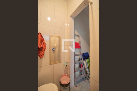 Casa de condomínio à venda com 268m², 4 quartos e 1 vaga Casa de condomínio à venda com 268m², 4 quartos e 1 vagaBanheiro de serviço