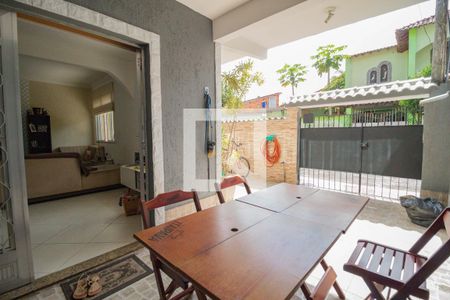 Casa de condomínio à venda com 268m², 4 quartos e 1 vaga Casa de condomínio à venda com 268m², 4 quartos e 1 vagaQuintal