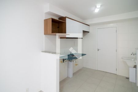 Sala / Cozinha / Área de Serviço de apartamento para alugar com 1 quarto, 27m² em Jardim Caravelas, São Paulo