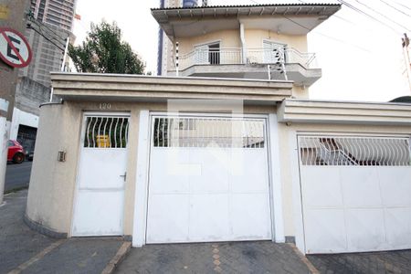 Casa à venda com 170m², 3 quartos e 5 vagas Casa à venda com 170m², 3 quartos e 5 vagasFachada