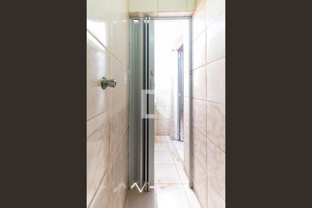 Banheiro de kitnet/studio para alugar com 1 quarto, 25m² em Vila Brasilina, São Paulo