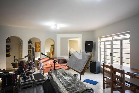 Casa para alugar com 380m², 5 quartos e 3 vagasSalão piso inferior