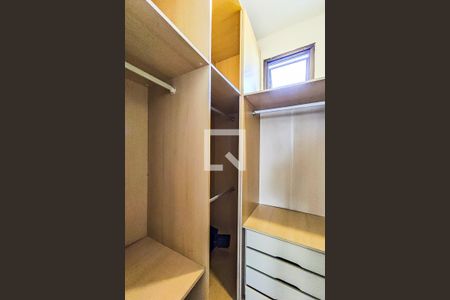 Apartamento à venda com 80m², 2 quartos e 2 vagas Apartamento à venda com 80m², 2 quartos e 2 vagasCloset da Suíte