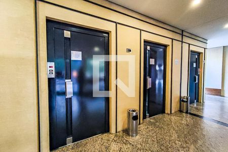 Apartamento à venda com 80m², 2 quartos e 2 vagas Apartamento à venda com 80m², 2 quartos e 2 vagasÁrea Comum - Hall Elevadores