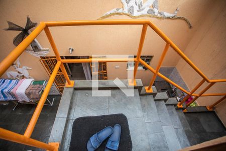 Casa à venda com 250m², 1 quarto e sem vagaEdicola - escadas