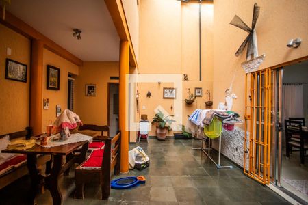 Casa à venda com 250m², 1 quarto e sem vagaQuintal