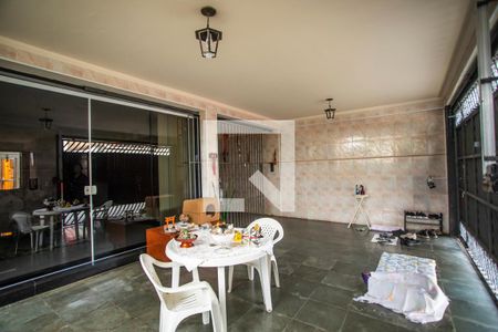 Casa à venda com 250m², 1 quarto e sem vagaGaragem