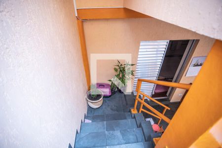 Casa à venda com 250m², 1 quarto e sem vagaEdicola - escadas