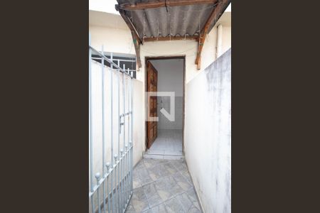 Fachada de casa para alugar com 1 quarto, 40m² em Mutinga, Osasco