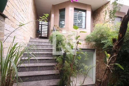 Casa à venda com 217m², 3 quartos e 6 vagasFachada