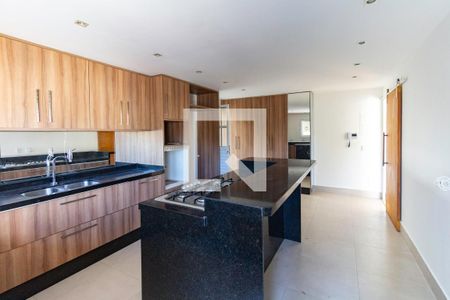 Casa à venda com 600m², 4 quartos e 2 vagas Casa à venda com 600m², 4 quartos e 2 vagasCozinha