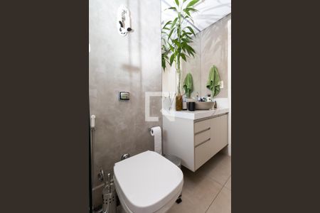 Casa de condomínio à venda com 400m², 3 quartos e 4 vagasBanheiro da Suíte 2