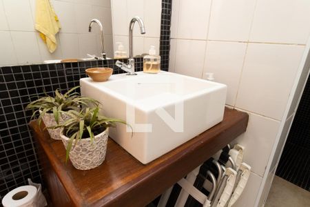 Casa de condomínio à venda com 400m², 3 quartos e 4 vagasBanheiro