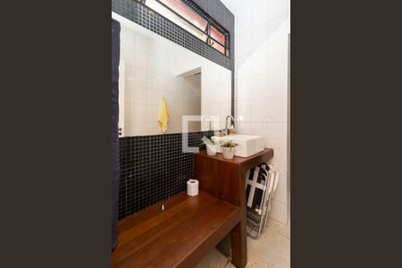 Casa de condomínio à venda com 400m², 3 quartos e 4 vagasBanheiro