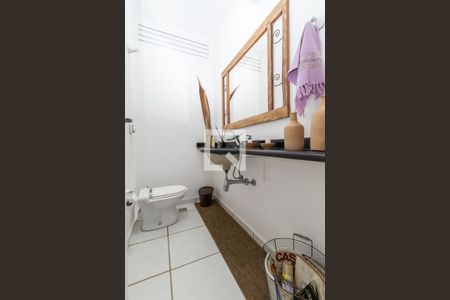 Casa de condomínio à venda com 400m², 3 quartos e 4 vagasLavabo