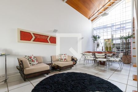 Casa de condomínio à venda com 400m², 3 quartos e 4 vagasSala