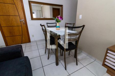 Detalhe da sala de apartamento para alugar com 2 quartos, 70m² em Guilhermina, Praia Grande