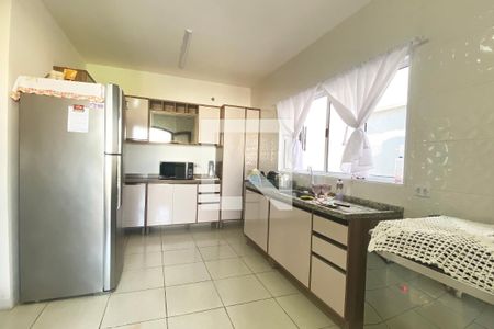 Casa à venda com 300m², 5 quartos e 3 vagasCozinha 2