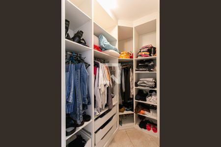 Casa à venda com 200m², 3 quartos e 2 vagas Casa à venda com 200m², 3 quartos e 2 vagasCloset da Suíte 1