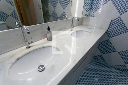 Casa à venda com 200m², 3 quartos e 2 vagas Casa à venda com 200m², 3 quartos e 2 vagasBanheiro da Suíte 1