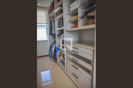 Apartamento à venda com 250m², 4 quartos e 2 vagasCloset da suíte 3
