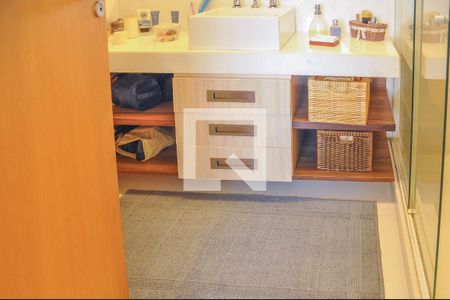 Apartamento à venda com 250m², 4 quartos e 2 vagasBanheiro da Suíte 2