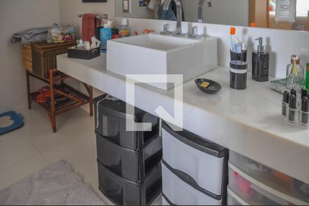 Apartamento à venda com 250m², 4 quartos e 2 vagasBanheiro da Suíte 4