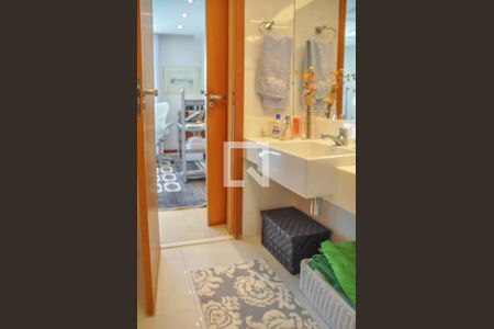 Apartamento à venda com 250m², 4 quartos e 2 vagasBanheiro da Suíte 1