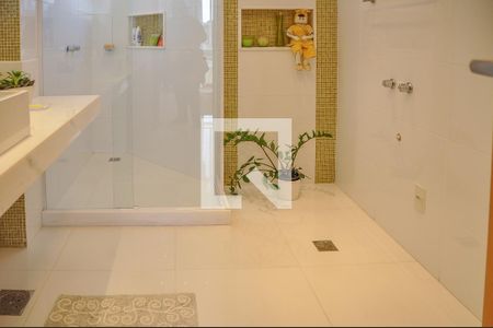 Apartamento à venda com 250m², 4 quartos e 2 vagasBanheiro da Suíte 3