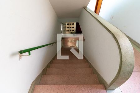 Apartamento à venda com 75m², 2 quartos e sem vagaÁrea Comum - Escada