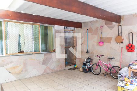 Casa à venda com 140m², 2 quartos e 2 vagas Casa à venda com 140m², 2 quartos e 2 vagasVaranda