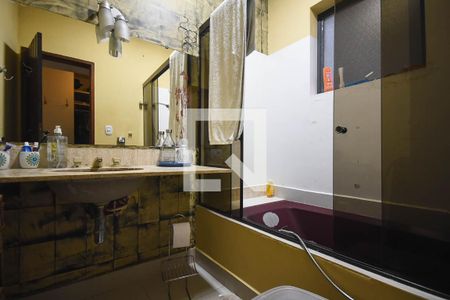 Casa à venda com 600m², 4 quartos e 3 vagasBanheiro suíte 2